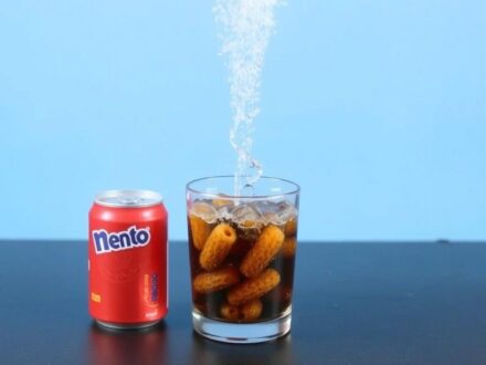 Мини-гейзер в стакане: простой и зрелищный эксперимент с Mentos и колой